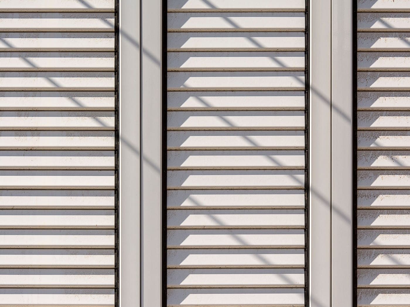 Lames de volet en lumière rasante